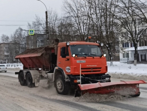 Более 570 тонн противогололедных материалов высыпали на дороги и тротуары Иванова